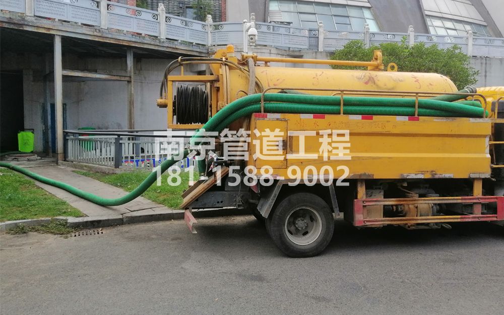277六合商场隔油池吸污